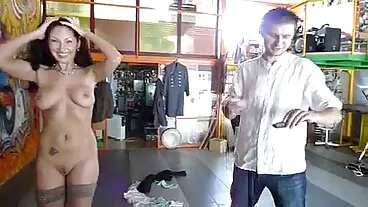 Hardcore σκηνή με την καυλιάρη Synthia Fixx από τους ι χχχ Brazzers