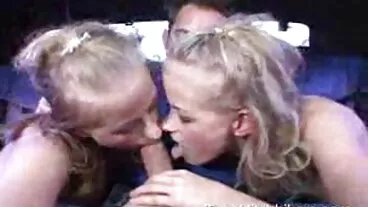 Σκηνή κουζίνας με την όμορφη Sara Luvv από το Teens Love Black Cocks παμελα χχχ
